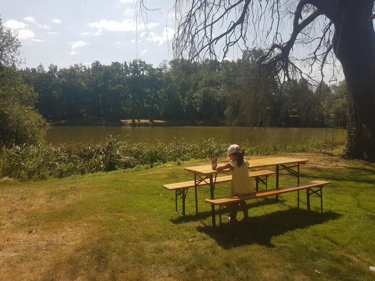 De La Chagnee Campsite Saint-Aubin-le-Cloud